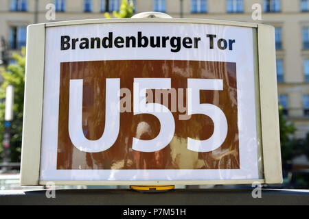 Deutschland, Berlin, Bezirk Mitte, Brandenburger Tor U-Schild Stockfoto