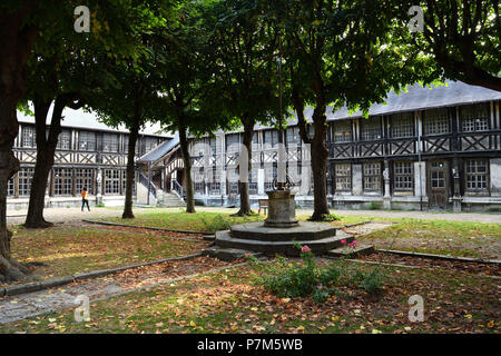 Frankreich, Seine Maritime, Rouen, Aitre Saint Quay Portrieux, ehemalige Beinhaus während der 1348 Der schwarze Tod (Pest), beherbergt heute die Kunst Schule Stockfoto