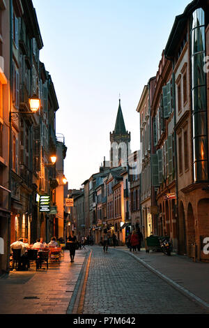 Frankreich, Haute Garonne, Toulouse, rue du Taur (taur Straße) und Saint Sernin Basilika Stockfoto