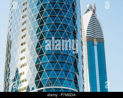 Detail Aufnahme der moderne, futuristische Architektur Fassade in Dubai, Vereinigte Arabische Emirate Stockfoto
