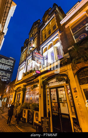 England, London, Southwark, London Bridge City, Old Kings Head Pub Stockfoto