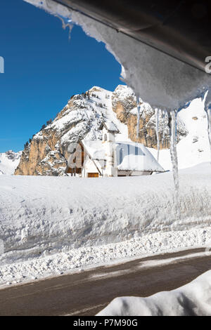 Kirche von Passo Falzarego, Cortina d'Ampezzo Dorf, Belluno, Venetien, Italien Stockfoto