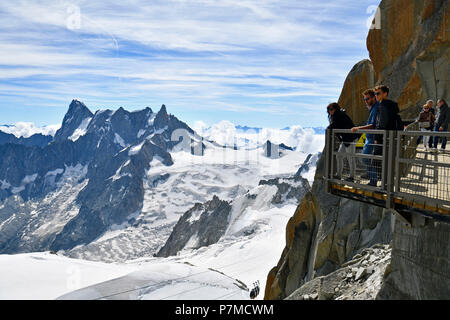 Frankreich, Haute Savoie, Chamonix Mont Blanc, Terrasse des Aiguille du Midi (3848 m), Mont-Blanc Massiv Stockfoto