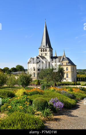 Frankreich, Seine Maritime, Saint-Martin de Boscherville, Saint Georges de Boscherville Abtei aus dem 12. Jahrhundert und die Gärten Stockfoto