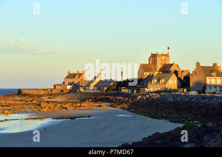 Manche, Cotentin, Frankreich, Barfleur, mit der Bezeichnung Les Plus Beaux Dörfer de France (The Most Beautiful Dörfer Frankreichs), Saint-Nicolas-Kirche, gebaut vom 17. Jahrhundert bis 19. Jahrhundert Stockfoto