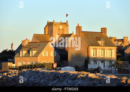 Manche, Cotentin, Frankreich, Barfleur, mit der Bezeichnung Les Plus Beaux Dörfer de France (The Most Beautiful Dörfer Frankreichs), Saint-Nicolas-Kirche, gebaut vom 17. Jahrhundert bis 19. Jahrhundert Stockfoto