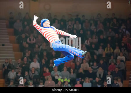 Belarus, Gomel, April 1, 2018. Gomel Zirkus. Die Leistung der Mannschaft des Moskauer Nikulin Circus. Stockfoto