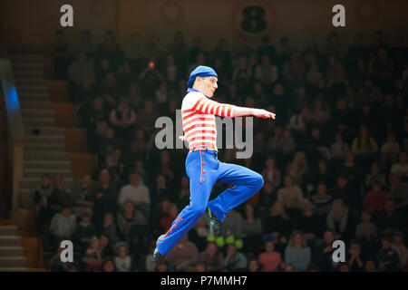 Belarus, Gomel, April 1, 2018. Gomel Zirkus. Die Leistung der Mannschaft des Moskauer Nikulin Circus. Stockfoto