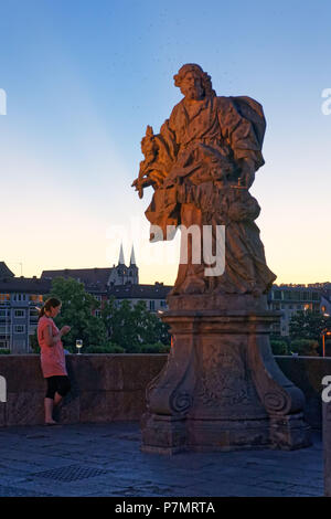 Deutschland, Bayern, Oberfranken Region, Würzburg, Statue auf Alte Mainbrücke (Alte Mainbrücke) Stockfoto