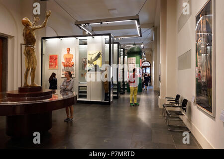 Deutschland, Berlin, Berlin-Mitte, Unter den Linden, Deutsches Historisches Museum Deutsches Historisches Museum (DHM) in Berlin 1987 erstellt in einem ehemaligen Preußischen Arsenal aus dem Beginn des 18. Jahrhunderts, transparente Menschliche, 1935 Stockfoto