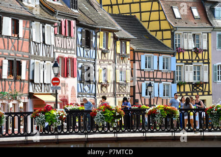 Frankreich, Haut Rhin, Alsace Weinstraße, Colmar, La Petite Venise Viertel, traditionellen Fachwerkhäusern, Quai de la Kai Poissonnerie Stockfoto