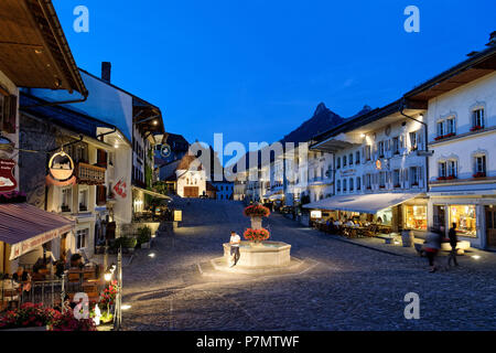 Schweiz, Kanton Freiburg Gruyeres, mittelalterliche Stadt Stockfoto