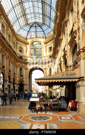 Italien, Lombardei, Mailand, Galerie Vittorio Emmanuel II, Einkaufspassage, erbaut im 19. Jahrhundert von Giuseppe Mengoni Stockfoto