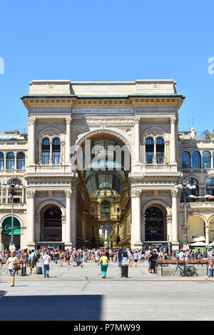 Italien, Lombardei, Mailand, Piazza del Duomo, Eintrag von Vittorio Emmanuel II Galerie, Shopping Arkade im 19. Jahrhundert von Giuseppe Mengoni Stockfoto