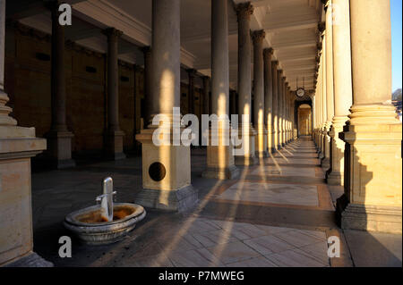 Tschechische Republik, Westböhmen, historische Altstadt von Karlsbad, Karlsbad, Mlynska Kolonada (Mill Colonnade) von 1881 zurückgehen. Stockfoto