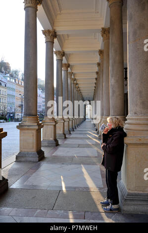 Tschechische Republik, Westböhmen, historische Altstadt von Karlsbad, Karlsbad, Mlynska Kolonada (Mill Colonnade) von 1881 zurückgehen. Stockfoto
