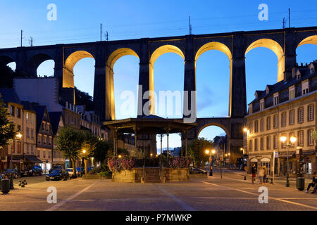 Frankreich, Finistere, Morlaix, Rue des Otages, Viadukt Stockfoto