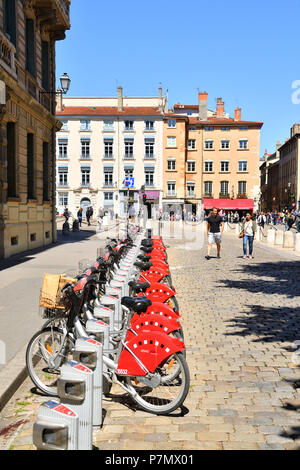Frankreich, Rhone, Lyon, historische Stätte als Weltkulturerbe von der UNESCO, Vieux Lyon (Altstadt), Velo 'v-station, Fahrräder Stockfoto
