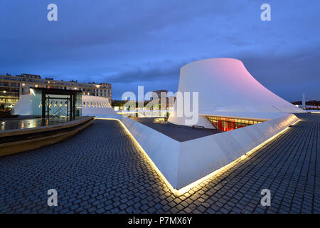 Frankreich, Seine Maritime, Le Havre, Stadt von Auguste Perret wieder aufgebaut als Weltkulturerbe von der UNESCO, Raum Niemeyer, Le Volcan (Vulkan) vom Architekten Oscar Niemeyer, die erste kulturelle Zentrum in Frankreich gebaut Stockfoto