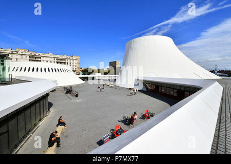 Frankreich, Seine Maritime, Le Havre, Stadt von Auguste Perret wieder aufgebaut als Weltkulturerbe von der UNESCO, Raum Niemeyer, Le Volcan (Vulkan) vom Architekten Oscar Niemeyer, die erste kulturelle Zentrum in Frankreich gebaut Stockfoto