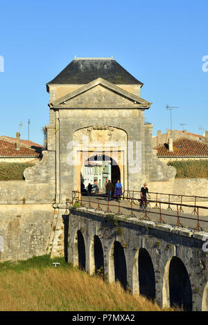 Frankreich, Charente Maritime, Ile de Re, Saint Martin de Re, die Porte des Campani (Campani monumentalen Tor) Teile der Festungsanlagen von Vauban als Weltkulturerbe der UNESCO Stockfoto