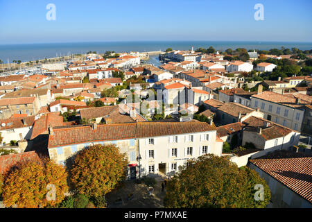 Frankreich, Charente Maritime, Ile de Re, St Martin de Re, Panoramablick von der Glockenturm von St. Martin Kirche Stockfoto