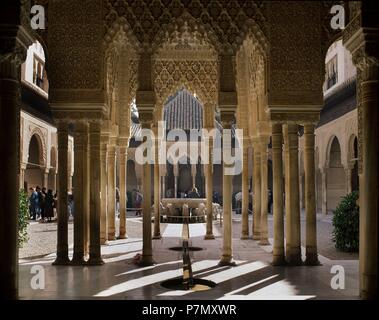 PATIO DE LOS LEONES CONSTRUIDO POR MOHAMMED V - SIGLO XIV. Ort: ALHAMBRA - PATIO DE LOS LEONES, Granada, Spanien. Stockfoto