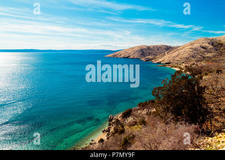 Der Strand von Stara Baska auf der Insel Krk, Dalmatien, Adriaküste, Kroatien. Stockfoto