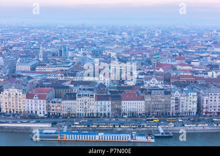 Überblick über die Stadt von der Zitadelle aus auf den Gellertberg, Budapest, Ungarn Stockfoto