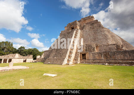 Pyramide des Zauberers, Uxmal archäologische Stätte, Yucatan, Mexiko, Stockfoto