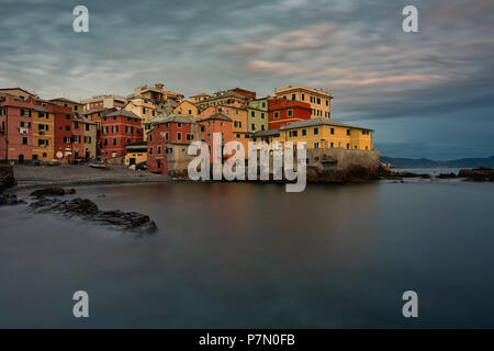 Sonnenuntergang an Boccadasse, Gemeinde Genua, Ligurien, Italien, Europa Stockfoto