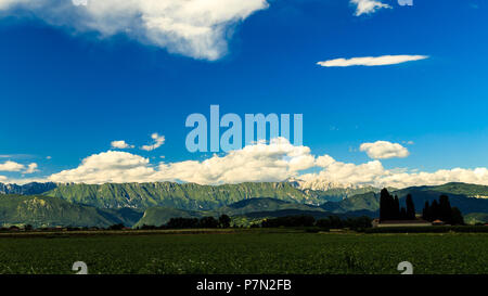 Der Sturm ist vorbei und der Himmel von Friuli Venezia-Giulia ist leer und klare Stockfoto