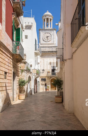 Locorotondo (Apulien, Italien) - Die wunderschöne weiße Stadt in der Provinz von Bari, unter den Top 10 der schönsten Dörfer im Süden Italiens gewählt. Stockfoto