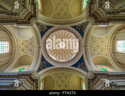 Locorotondo (Apulien, Italien) - Die wunderschöne weiße Stadt in der Provinz von Bari, unter den Top 10 der schönsten Dörfer im Süden Italiens gewählt. Stockfoto