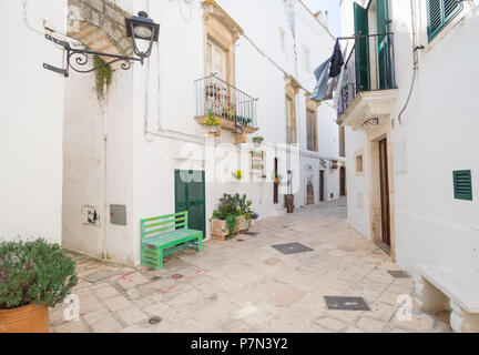 Locorotondo (Apulien, Italien) - Die wunderschöne weiße Stadt in der Provinz von Bari, unter den Top 10 der schönsten Dörfer im Süden Italiens gewählt. Stockfoto