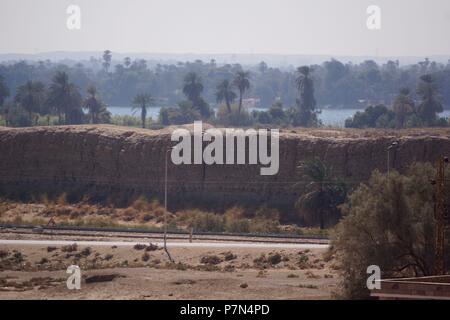 El Kab (Nejab en egipcio), es una localidad que fue La Capital del III nomo del Alto Egipto a partir de la dinastía XVIII, durante el Imperio Nuevo. Stockfoto