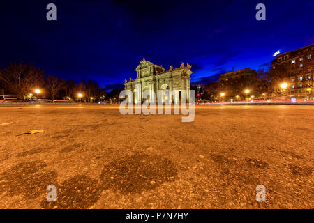 Puerta de Alcala Tor und der Calle de Alcala, Madrid, Spanien Stockfoto