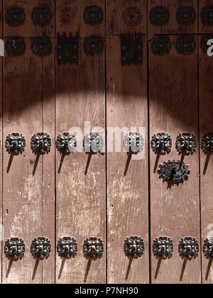 Las MEJORES DE LA PUERTA SEITLICHE DEL PALACIO EPISCOPAL. CACERES, EXTREMADURA. Stockfoto