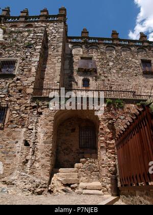 MUSEO DE CACERES. PALACIO DE LAS VELETAS Y CASA DE LOS CABALLOS. EN LA PLAZA DE LAS VELETAS. CACERES, EXTREMADURA. Stockfoto