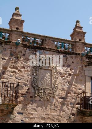 MUSEO DE CACERES. PALACIO DE LAS VELETAS Y CASA DE LOS CABALLOS. EN LA PLAZA DE LAS VELETAS. CACERES, EXTREMADURA. Stockfoto