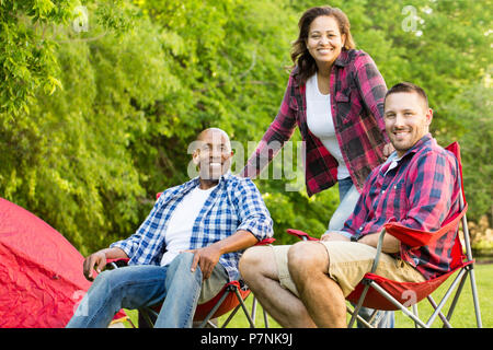 Gruppe von Freunde lachen und reden. Stockfoto