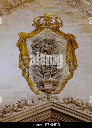 Kathedrale SANTA MARIA UND SAN JULIAN ODER DIE KATHEDRALE NUESTRA SEÑORA DE GRACIA. Interieur: TOR DER KAPELLE DER RITTER. CUENCA, SPANIEN. Stockfoto