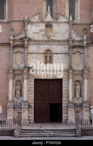 COLEGIATA DE SAN ANTOLIN. VISTAS EXTERIORES. MEDINA DEL CAMPO, Valladolid, CASTILLA Y LEON, SPANIEN. Stockfoto