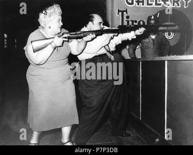 Dicke Paar schießt, Ca. 1950, genaue Ort unbekannt, Kuba, Karibik, Zentralamerika