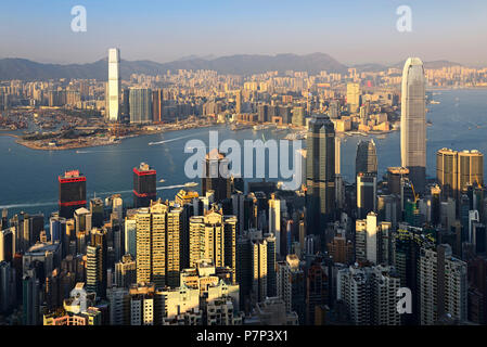 Blick vom Gipfel zum Hafen, Hongkong, China Stockfoto