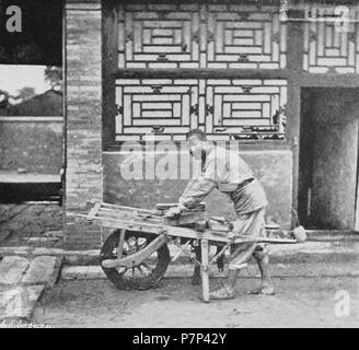 Englisch: Foto aus durch China mit einer Kamera. Vor 1898 232 MESSERSCHLEIFER Stockfoto