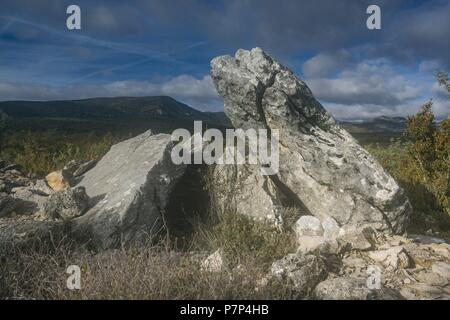 Dolmen de Pueoril - Dolmen de Puyurí -, III Milenio antes de Cristo, Ruta de los megalitos del Alto Aragon, Paúles de Sarsa, Provincia de Huesca, Comunidad Autónoma de Aragón, Cordillera de Los Pirineos, Spanien, Europa. Stockfoto