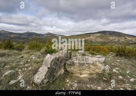 Dolmen de la Capilleta, III Milenio antes de Cristo, Ruta de los megalitos del Alto Aragon, Paúles de Sarsa, Provincia de Huesca, Comunidad Autónoma de Aragón, Cordillera de Los Pirineos, Spanien, Europa. Stockfoto