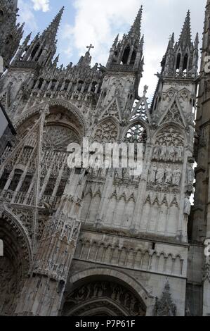 CATEDRAL DE NOTRE-DAME. Details und Buchungsmöglichkeit DE LA PORTADA. . ROUEN, Frankreich. Stockfoto