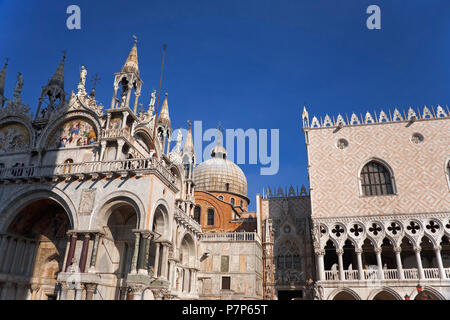 Porta della Carta Trennung der Westen vor der Basilika di San Marco aus dem angrenzenden Palazzo Ducale, San Marco, Venedig, Italien Stockfoto